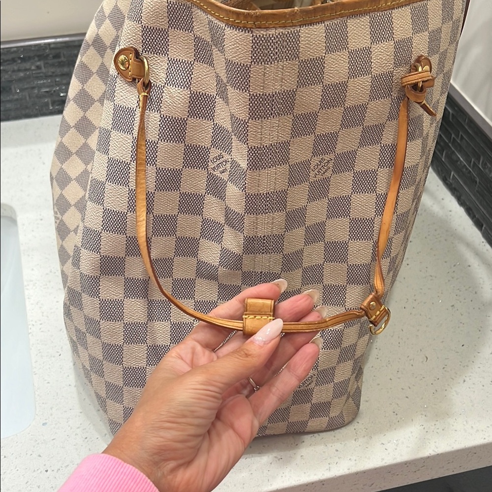 Stylish Checkered Tote Bag - Picture 5 of 9